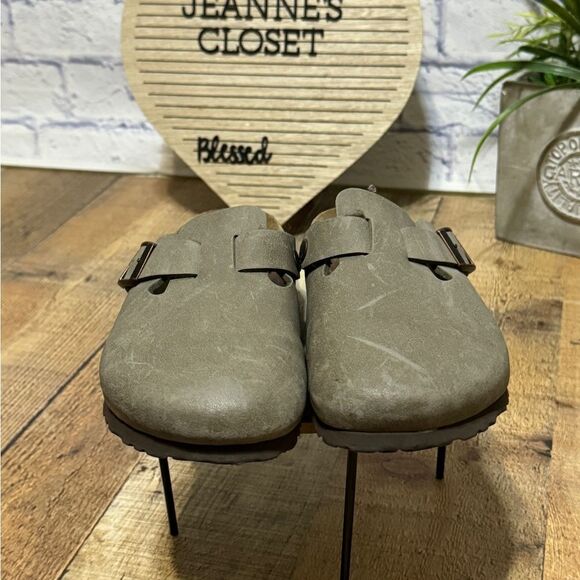 Birkenstock Birkis Boston
Suede Taupe clog ladies 7 mens 5 - Picture 12 of 13